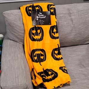 Happy Halloween Super Soft Pumpkim Throw